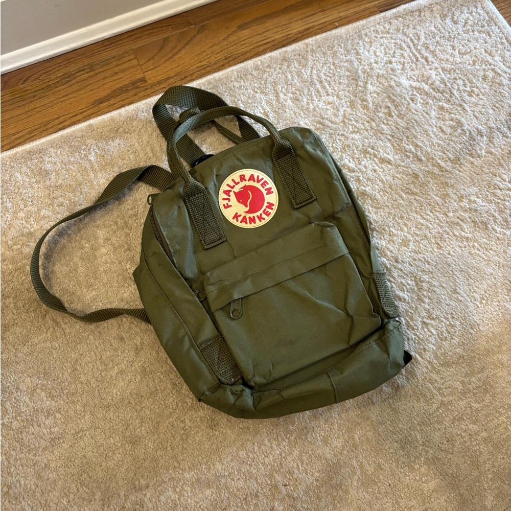 Fjallraven  Kanken forest green backpack